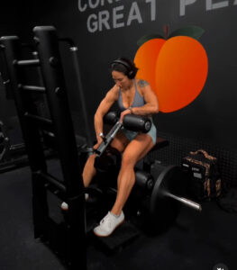 Glute Machine, stnading hip thrust at gym