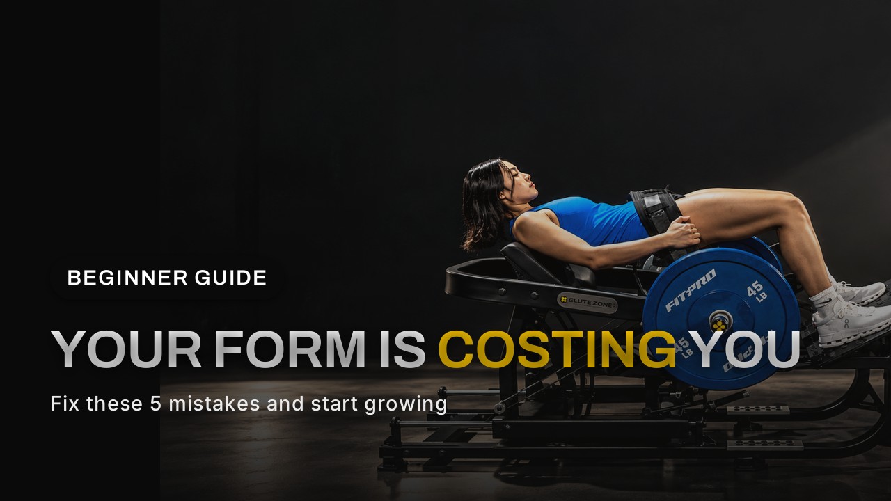 Mujer haciendo hip thrust en la máquina comercial de hip thrust de GluteZone en un gimnasio con iluminación dramática