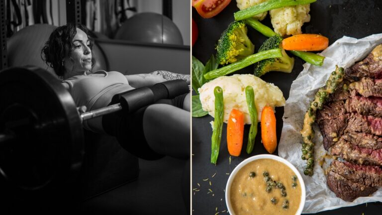Mujer haciendo hip thrust con barra en un gimnasio oscuro junto a alimentos ricos en proteína